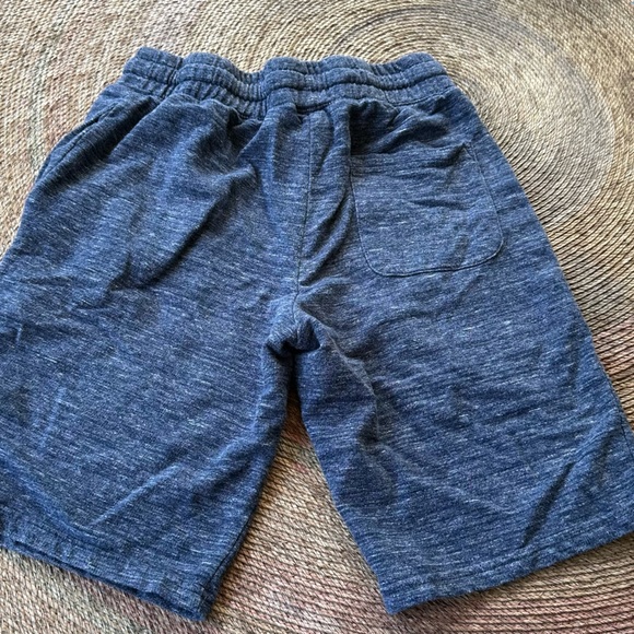 Sweat short Boys L 14/16, blue in excellent condition - Picture 5 of 6
